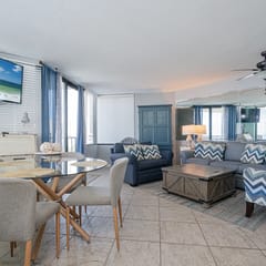 Coastal Bliss and Beachfront Resort Oasis for 5!