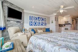 Seaside Villa Ocean View Studio at Top of the Gulf w/ Pool, Beach Access, Sleeps 4 | Daily Access to Local Activity Experiences - Image 3