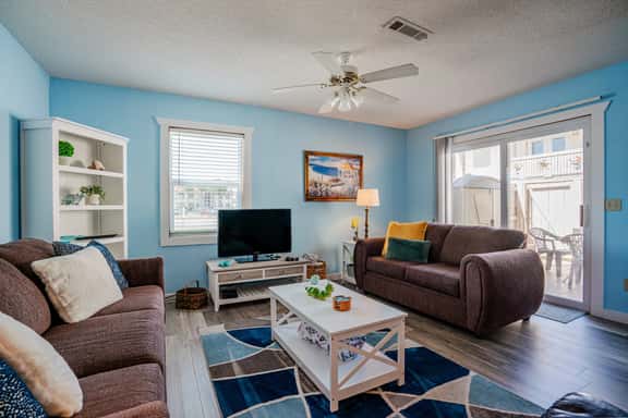 Horizon Breeze Family Escape 2BR Condo at Horizon South w/ Pools, Hot Tub, Walk to Beach, Sleeps 4 | Daily Access to Local Activity Offers - Image 1