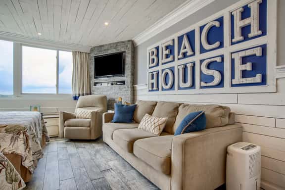 Seaside Villa Ocean View Studio at Top of the Gulf w/ Pool, Beach Access, Sleeps 4 | Daily Access to Local Activity Experiences - Image 1