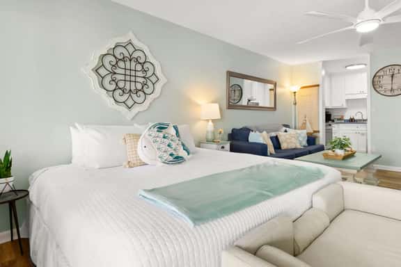 Shore Thing Studio Stay - Image 1