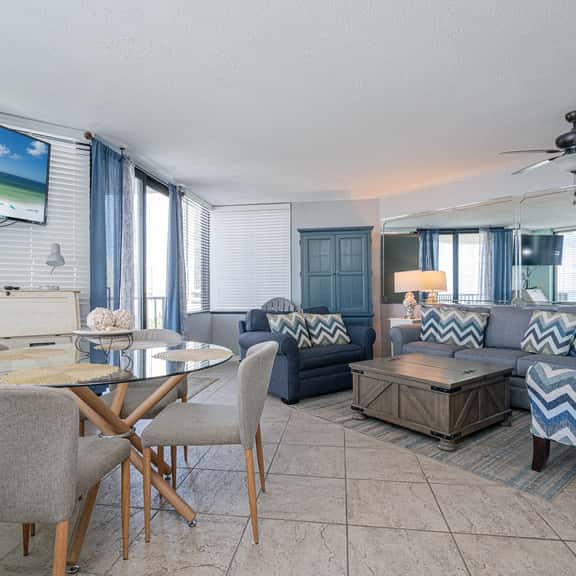 Coastal Bliss and Beachfront Resort Oasis for 5! - Image 1