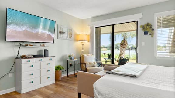 Shore Thing Studio Stay - Image 5