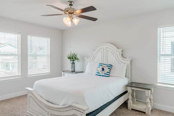 Shadow Lake Retreat 3BR Home Near Beach w/ Community Pool, Patio, Sleeps 6 | Enjoy Daily Access to Local Activity Selections - Image 3