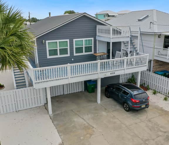 Beach Time Home Near Gulf Walkable, 3BR w/ Deck, Grill, Sleeps 8 | Ticket Deals for Local Activities Daily - Image 4