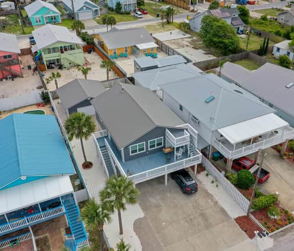 Beach Time Home Near Gulf Walkable, 3BR w/ Deck, Grill, Sleeps 8 | Ticket Deals for Local Activities Daily - Image 3